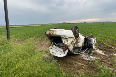 Kozan'da devrilen otomobildeki 4 kişi yaralandı