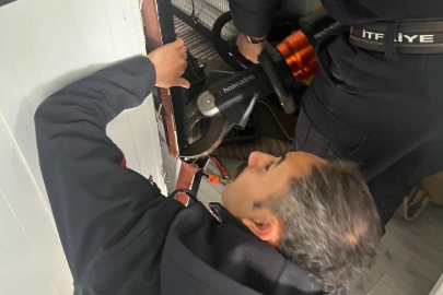 Sahibi çıkaramadı, itfaiye devreye girdi: Antakya'da kurtarma operasyonu!