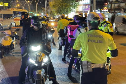 Adana polinden kaçamadılar! 136 motosiklet durduruldu, 5 araç trafikten men edildi