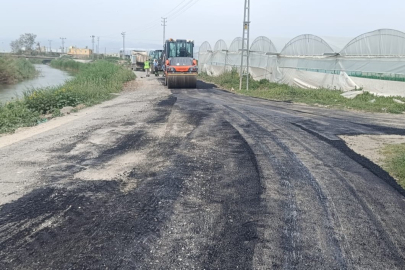 Akdeniz sokakları yenileniyor! Üreticiye bahçe yolu, vatandaşa konforlu ulaşım desteği