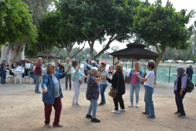 Emekliler stres attı, doğayla buluştu! Mersin Büyükşehir’in sosyal turları devam ediyor