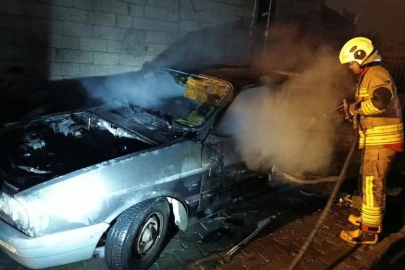 Hatay’da araç yangını! Motor kısmı yanan otomobil kullanılamaz hale geldi