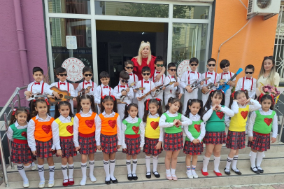 Mimar Kemal İlkokulu’nda 23 Nisan şöleni: Çocuklar sahnede büyüledi