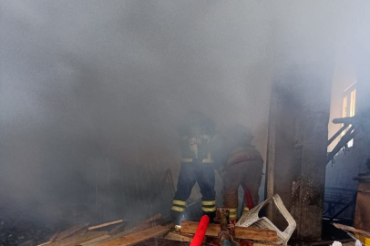 Yayladağı’nda müstakil ev alevlere teslim oldu: İtfaiyenin hızlı müdahalesi faciayı önledi!