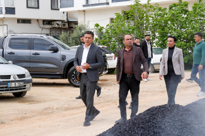 Adana Kozan’da alt yapısı tamamlanan sokaklar asfaltlanıyor