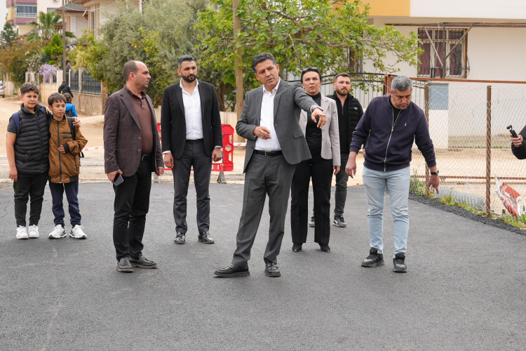 Adana Kozan’da alt yapısı tamamlanan sokaklar asfaltlanıyor 2