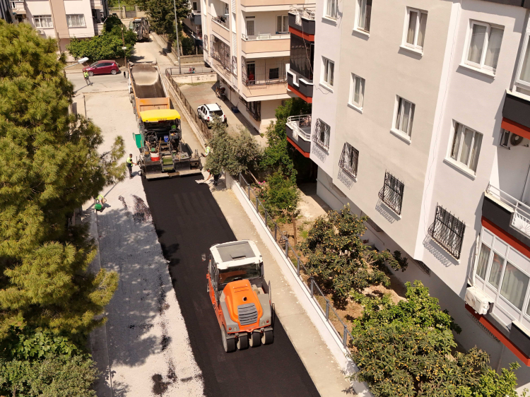 Tarsus Anıt Mahallesi'nde yol yenileme mesaisi 2