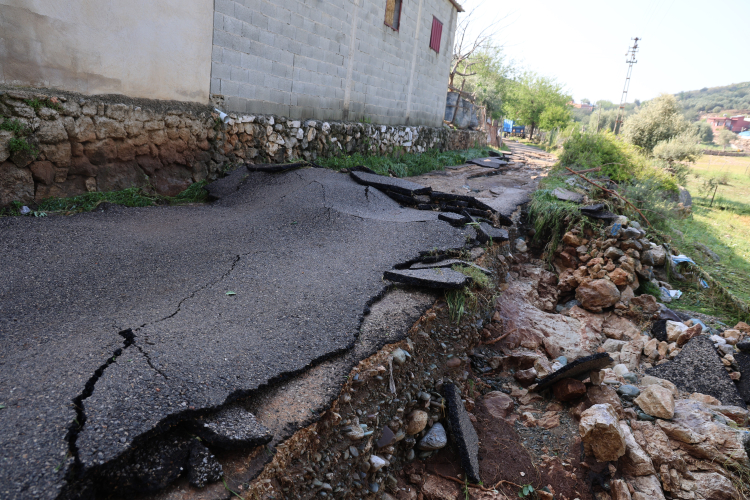 Kozan'da sel felaketinin ağır bilançosu havadan görüntülendi 2