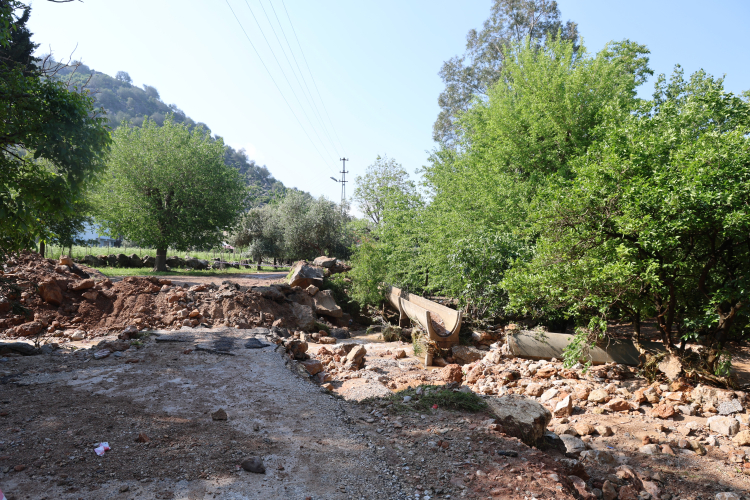 Kozan'da sel felaketinin ağır bilançosu havadan görüntülendi 3