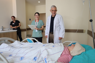 Neşteri bıraktı ayakkabılarını giydi: Dr. Akın Vural'dan dünya derecesi
