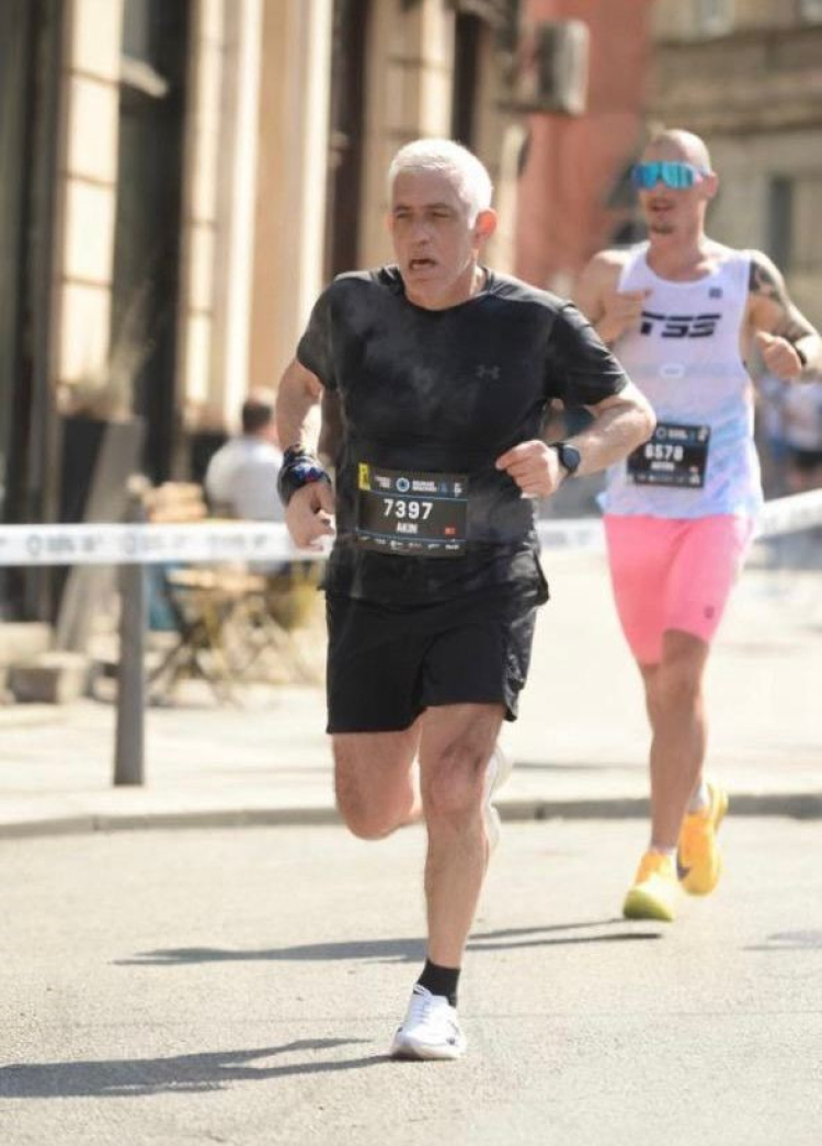 Neşteri bıraktı ayakkabılarını giydi Dr. Akın Vural'dan dünya derecesi 2