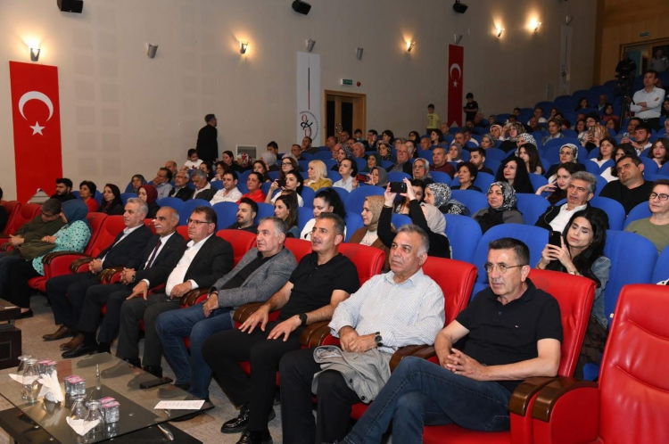 Osmaniye'de Türk Halk Müziği rüzgarı Bahar konseri sanatseverleri mest etti 2