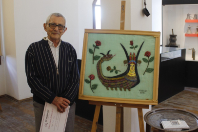 Tuncay Yurtsever’in toplu iğneyle hayat bulan tabloları Mor Sanat Adana Karma Sergisi’nde ilgi gördü