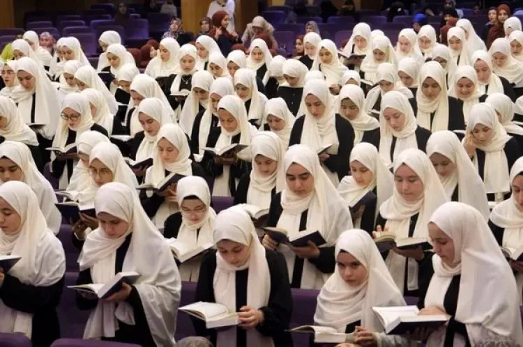 Adana'da 123 hafız öğrenci Ramazanoğlu Camii'nde 3 dakikada hatim indirdi 2