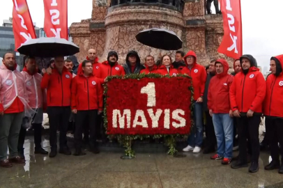 DİSK Taksim Anıtı’na çelenk bıraktı