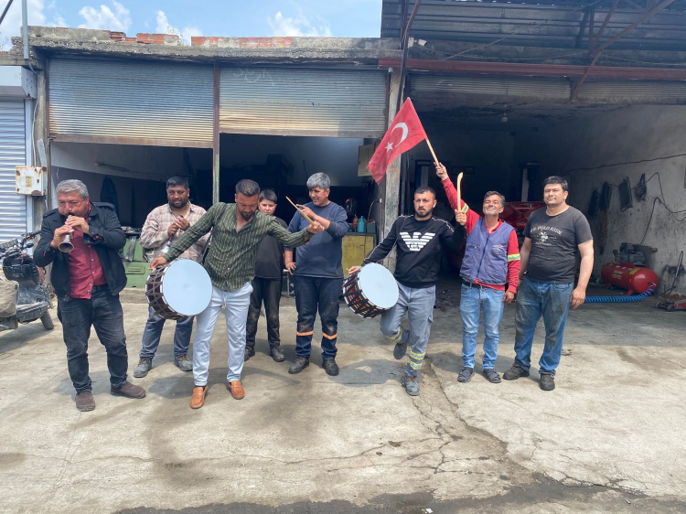 Düziçi sanayi sitesinde 1 Mayıs coşkusu Esnaf halaylarla kutladı 2