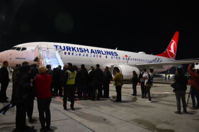 İsrail'in alıkoyduğu Küresel Sumud Filosu aktivistlerini taşıyan uçak İstanbul'a geldi