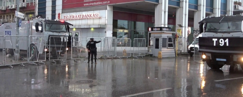 İstanbul'da 1 Mayıs güvenlik önlemleri: Taksim ve Kadıköy'de yollar trafiğe kapatıldı