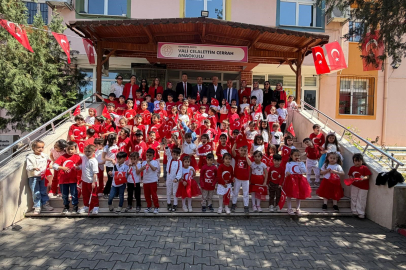 Osmaniye’de minik öğrencilerden el emeği bayrak sergisi