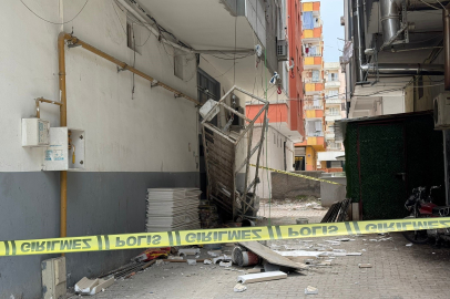 Şanlıurfa’da balkon demirlerine tutunan işçi dakikalarca kurtarılmayı bekledi