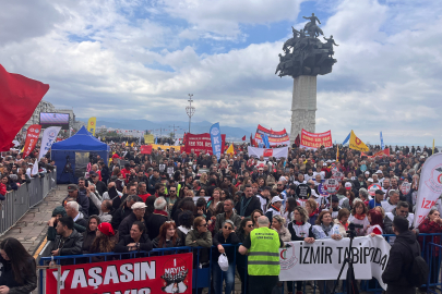İZMİR’DE 1 MAYIS COŞKUSU: GÜNDOĞDU MEYDANI’NI ON BİNLER DOLDURDU