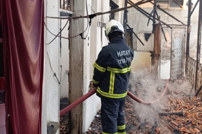 Reyhanlı Fidanlık Mahallesi’nde yangın: Bir ev kullanılamaz hale geldi