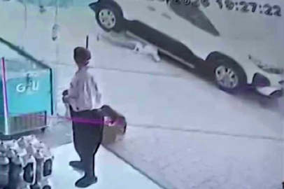 Adana'da faciadan dönüldü: Park halindeki aracın altına giren çocuk son anda kurtarıldı
