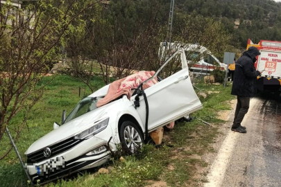 Silifke'de trafik faciası: Otomobil sürücüsü olay yerinde can verdi