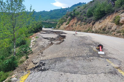 Varda Köprüsü yolunda korkutan heyelan! Ulaşım kontrollü sağlanıyor
