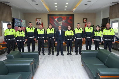 Adana Emniyet Müdürü Ahmet Hakan Arıkan, Trafik Haftası kapsamında trafik polislerini tebrik etti