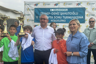 Hatay’da Zeynep-Deniz Şahutoğlu 12 Yaş Tenis Turnuvası'nda küçük sporcular kortta kıyasıya yarıştı