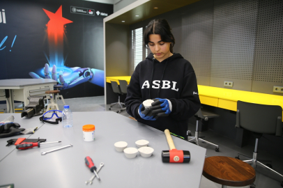 Liseli Nisagül, beton dayanıklılığını kabak lifiyle artırdığı projesiyle 3 ödül aldı