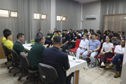 Mersin’de altyapı paneline yoğun ilgi. Avrupa’nın basketbol sırrı kurumsallaşma ve devlet desteği