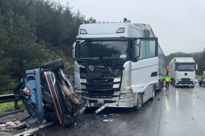 Mersin Tarsus-Pozantı Otoyolu'nda üç aracın karıştığı trafik kazası: 1 ölü, 6 yaralı