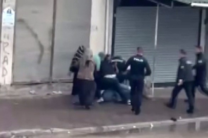 Adana’da sokak ortasında tekme ve yumruklar havada uçuştu
