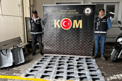 Anadolu Otoyolu’nda "Silah" durdurması: 44 adet ruhsatsız tabanca ele geçirildi, 2 tutuklama