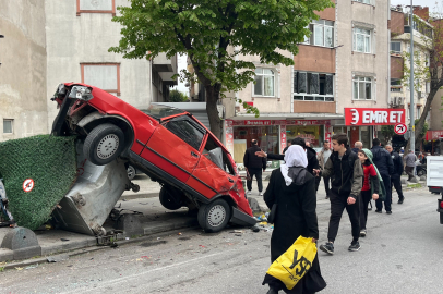 Kontrolden çıkan kamyon 8 aracı biçti