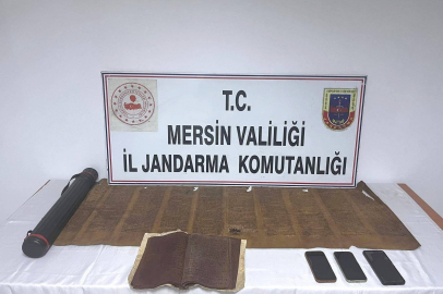 Mersin’de operasyonda Tevrat ve el yazması eser ele geçirildi