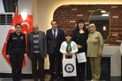 Şehit kızı polis teşkilatına gurur yaşattı