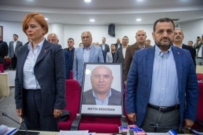 Seyhan Belediye Meclisi’nde merhum Metin Erdoğan anıldı