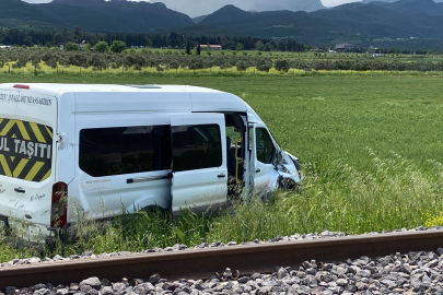Gaziantep'te öğrenci servisine tren çarptı: 13 öğrenci yaralandı