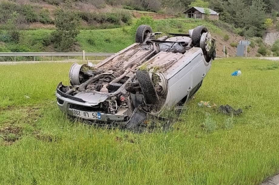 Tokat’ta feci kaza: Lastiği patlayan otomobilde 5 kişi yaralandı