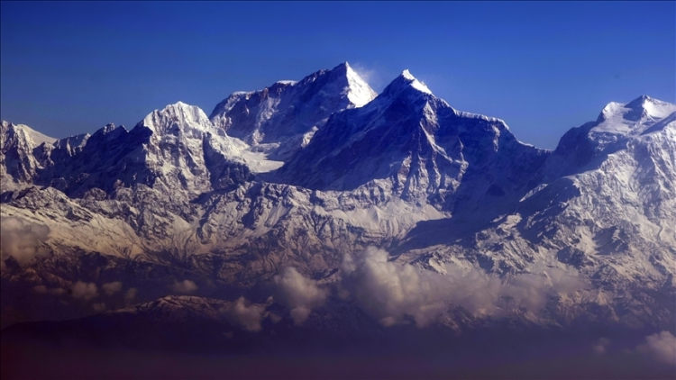 GELENEKSEL DENİZ SEVİYESİ ÖLÇÜMLERİNDE EVEREST'İN MUTLAK ÜSTÜNLÜĞÜ