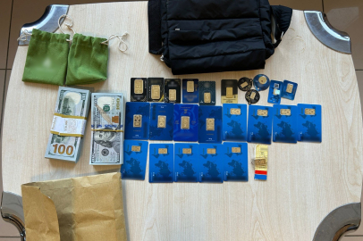 İstanbul'da 10 milyonluk vurgun: Kendilerini MİT personeli olarak tanıtan şüpheliler yakalandı