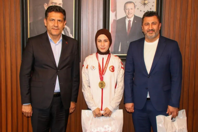 Kozanlı boksör Azranur, Gençler Olimpiyatları'nda Türkiye'yi temsil edecek