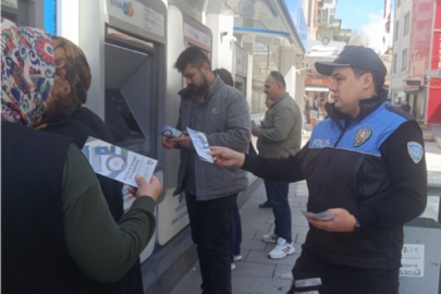 Polisten pazar yerinde dolandırıcılık uyarısı: "Savcı para istemez, sakın inanmayın"