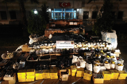 Adana Ceyhan'da kaçakçılık operasyonu: 15 milyon liralık ürün ele geçirildi