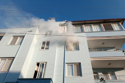 Hatay Arsuz'da apartman dairesinde çıkan yangın itfaiye ekiplerince söndürüldü