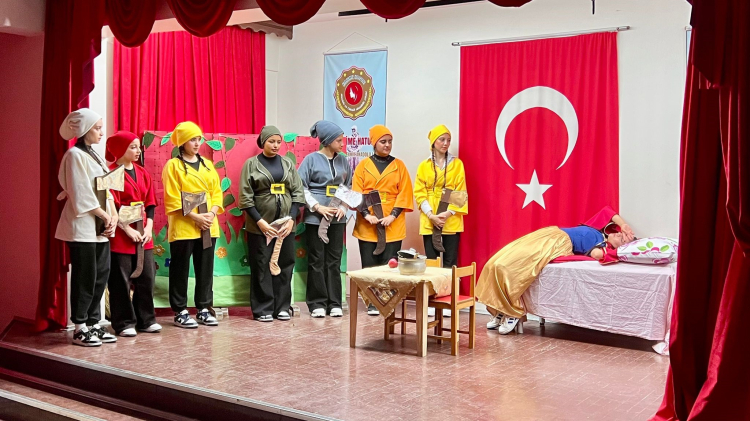 Osmaniye meslek lisesi öğrencilerinden masal gösterisi 2
