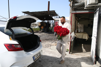 Adana’da gül üreticisinden huzurevindeki annelere duygulandıran sürpriz